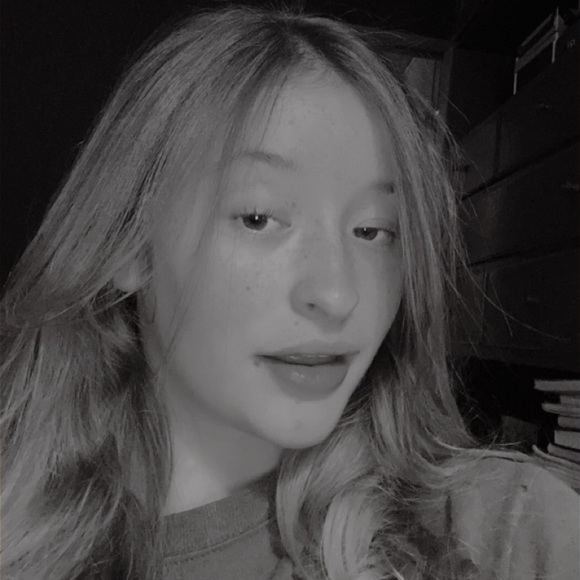 Profile Picture of Taylor Colbert (@taylorc129) on Poshmark