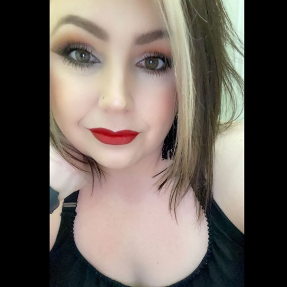 Profile Picture of Brandy Dimitroff (@candybrandywine) on Poshmark