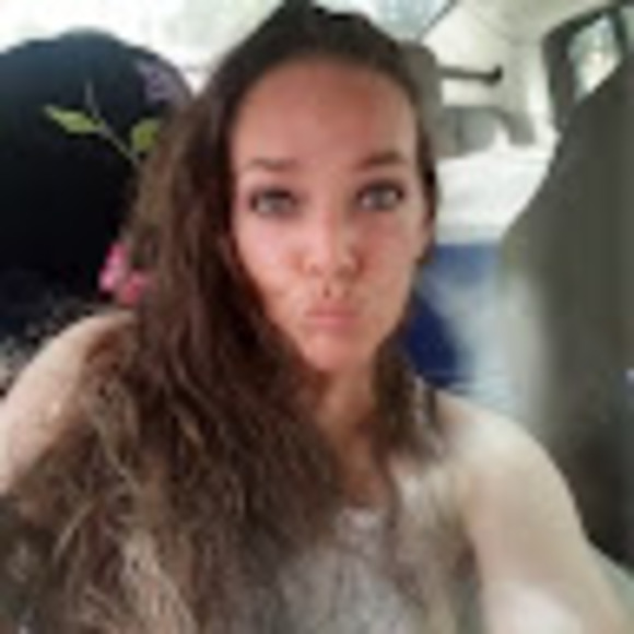 Profile Picture of Jessica Bevins (@jessbevins32) on Poshmark