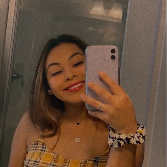 Profile Picture of Daniella Lupercio (@dlupercio05) on Poshmark