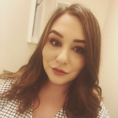 Profile Picture of Lisa Whitby  💙 (@leesawhitby) on Twitter