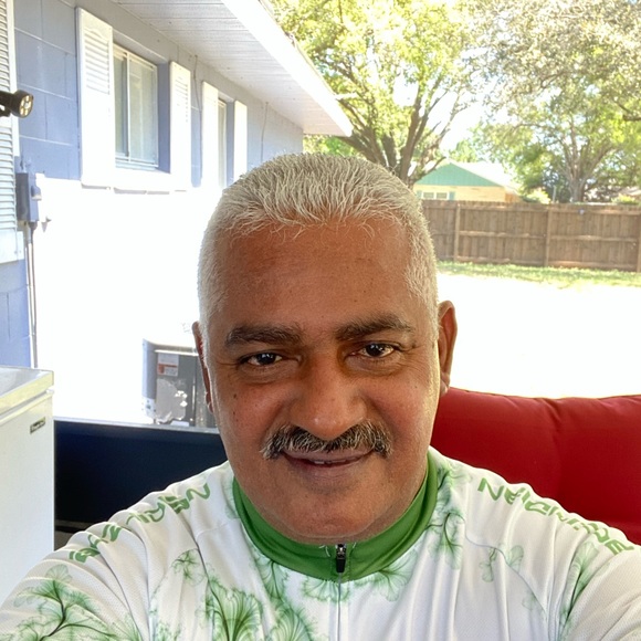 Profile Picture of Charles Quintero (@charlesquintero) on Poshmark