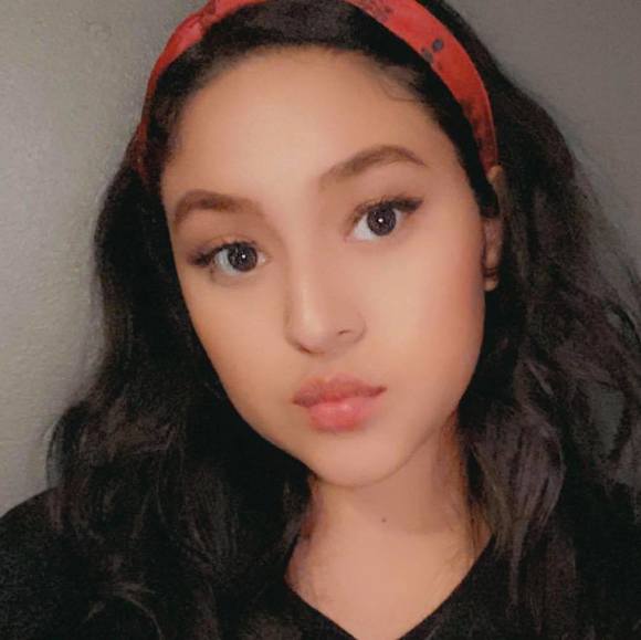 Profile Picture of Cassandra Duran (@cassandradur111) on Poshmark