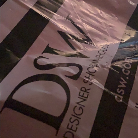 Profile Picture of Mauricio Patino (@mauricio_patino) on Poshmark