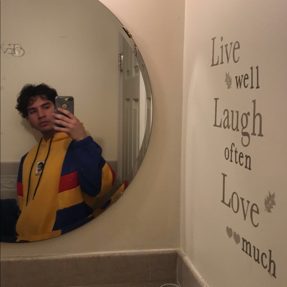 Profile Picture of Jeffrey Lopez (@jeffrey_slv) on Poshmark