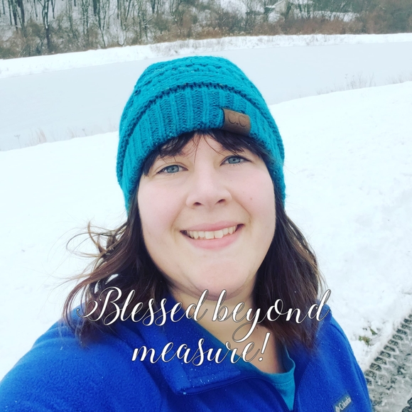 Profile Picture of Melissa Swineford (@daisybop23) on Poshmark