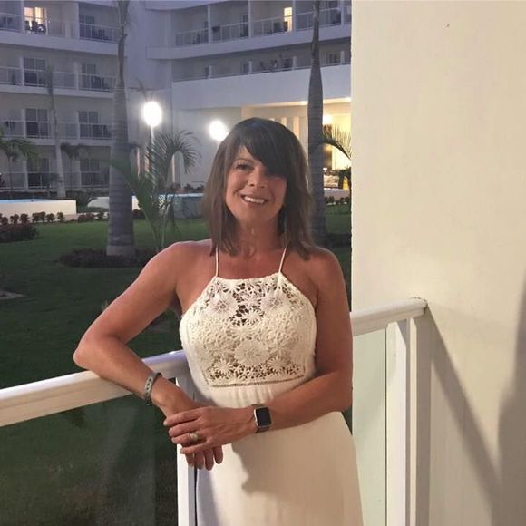 Julie Duguay - Poshmark Profile Picture of Julie Duguay (@julie_duguay) on Poshmark