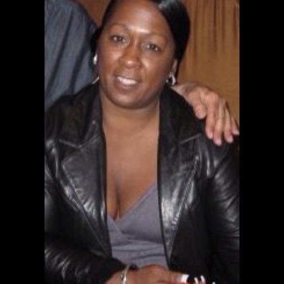 Profile Picture of Crystal Mabin (@kisses64) on Poshmark