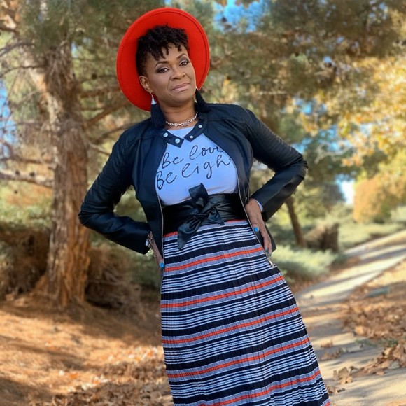 Profile Picture of Thedra Lorraine (@2ndswagchic) on Poshmark