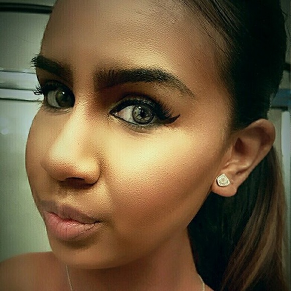 Profile Picture of Leiliana Chang (@leiliana04) on Poshmark