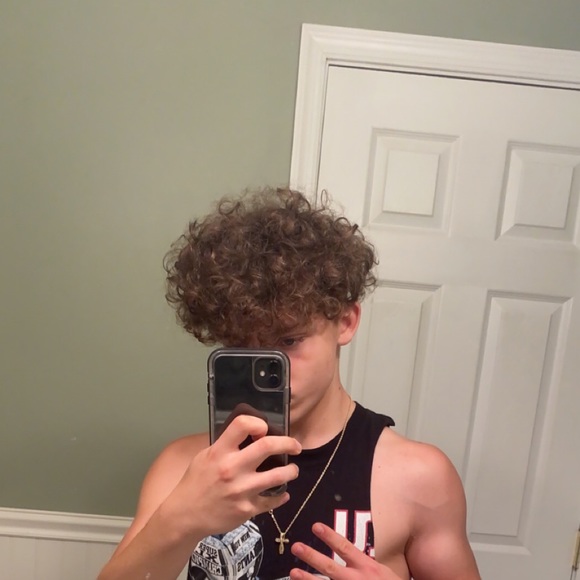 Profile Picture of Leland Vandergaag (@lelandvan) on Poshmark