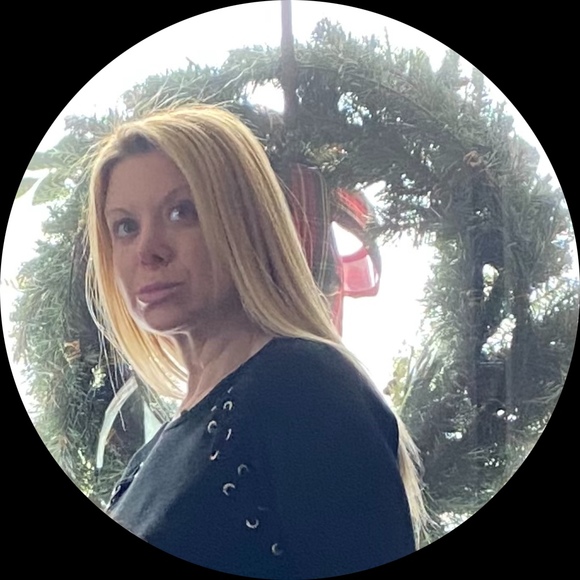 Profile Picture of Jordana Ballinger (@maedamoda) on Poshmark