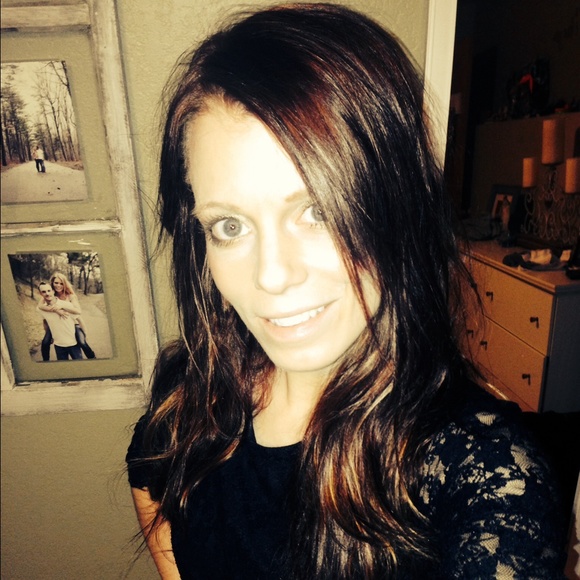 Profile Picture of Lindsay Mcanallen (@linzy22785) on Poshmark