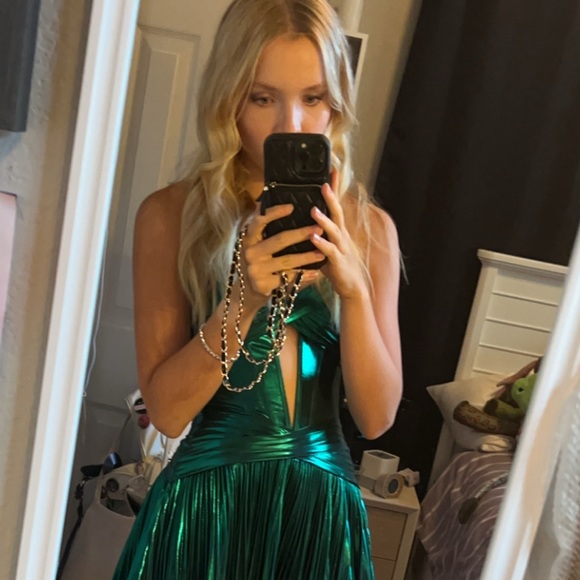 Profile Picture of Sienna Peppler (@siennapeppler) on Poshmark