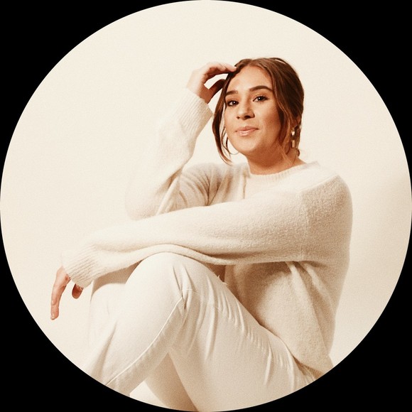 Profile Picture of Gabrielle Sullivan (@gabriellexxx) on Poshmark