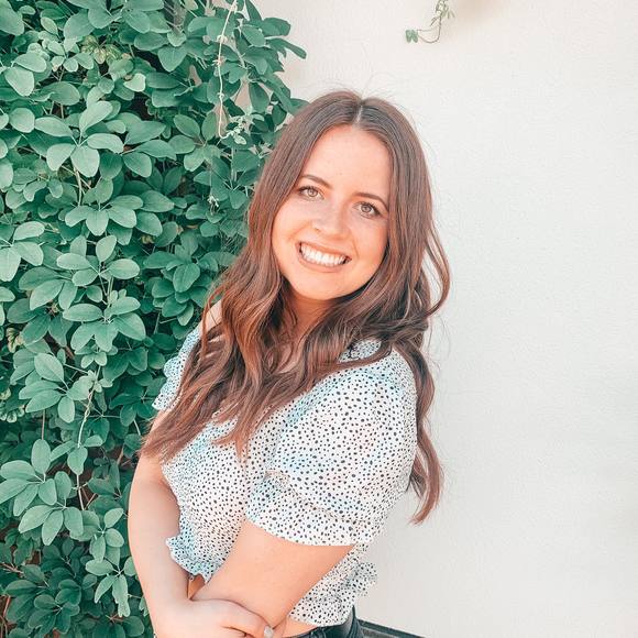 Profile Picture of Ashley Cayton (@ashleycayton528) on Poshmark