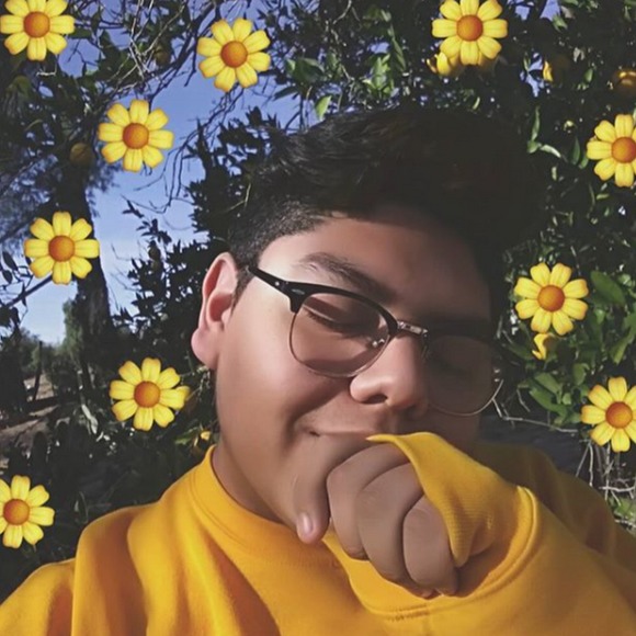 Profile Picture of Alex Alamo (@alexalamo01) on Poshmark