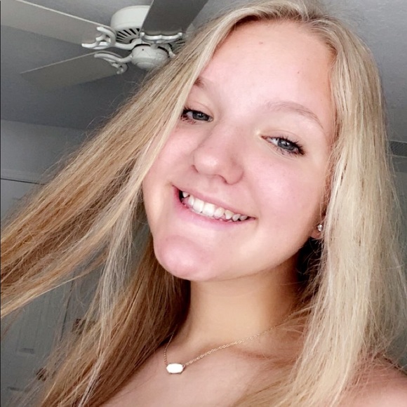 Profile Picture of Ansley Smith (@ansleyyssmith) on Poshmark