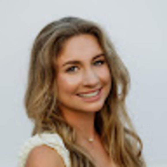 Profile Picture of Sophia Savarese (@sophiasavare592) on Poshmark