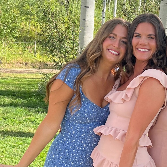 Profile Picture of Halle Ohlmeier (@halleohlmeier) on Poshmark