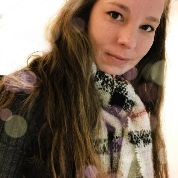 Profile Picture of Renee Jaramillo (@reneej513) on Poshmark