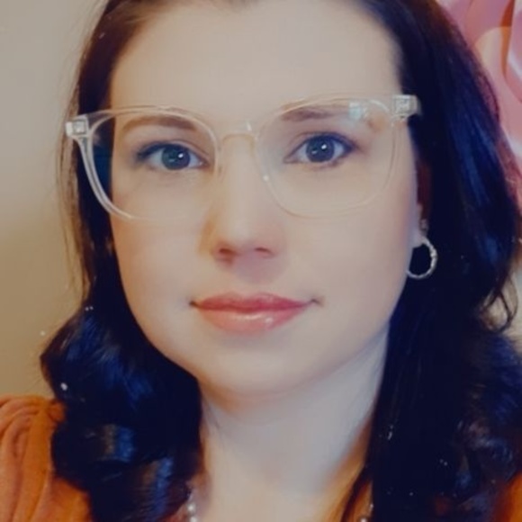 Profile Picture of Alexandra Daniels (@alexandradan87) on Poshmark