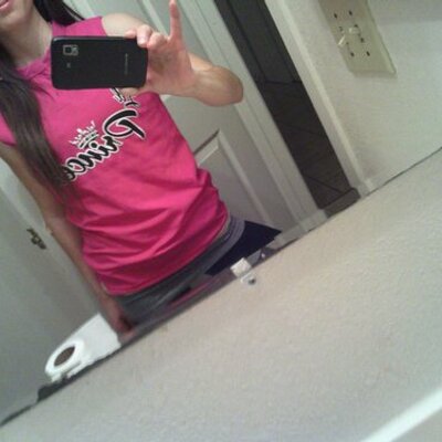 Profile Picture of Claudia Onate (@onate_claudia) on Twitter