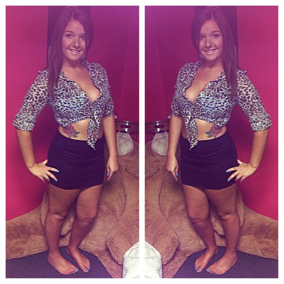 Profile Picture of April Wandling (@aprilnicolelucy) on Poshmark