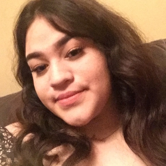 Profile Picture of Andrea Ramirez (@andrearamire318) on Poshmark