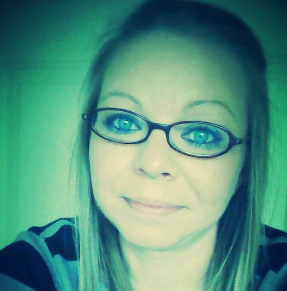 Profile Picture of Angie Usery (@angieusery) on Poshmark