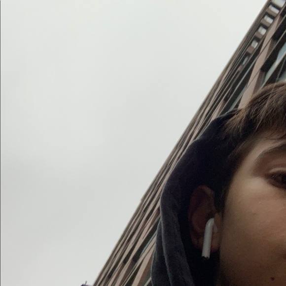 Thomas Benissan - Poshmark Profile Picture of Thomas Benissan (@thomas_benissan) on Poshmark