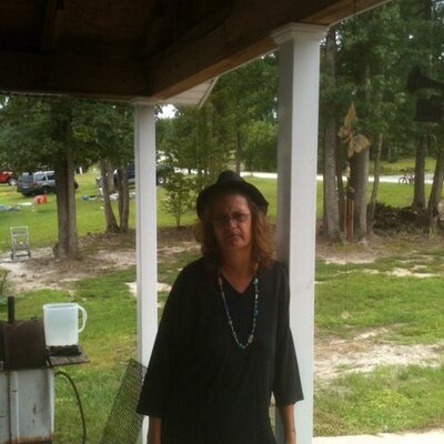 Profile Picture of Amber F Taylor (@ForeverAmberTay) on Twitter