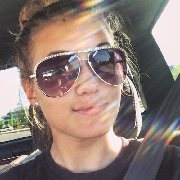 Profile Picture of Christine Foresha (@cicifizzle) on Poshmark