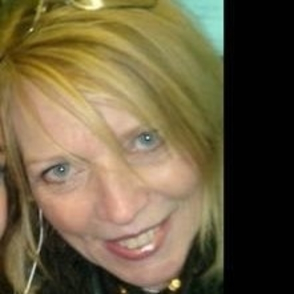 Profile Picture of Carol Pearce (@cares55) on Poshmark