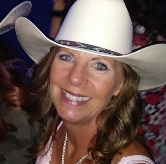 Profile Picture of Blyth Hohner (@pinkcowgirl52) on Poshmark