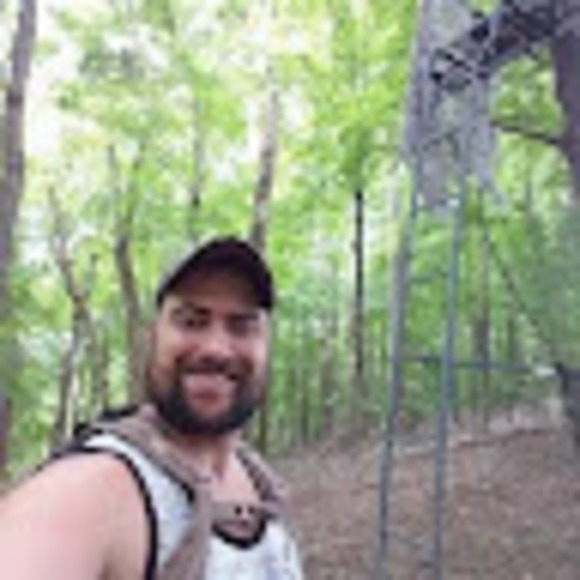 Profile Picture of Christopher Redelman (@c_redelman) on Poshmark