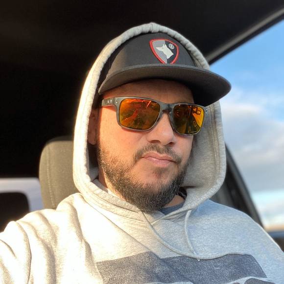 Profile Picture of Simon Cote (@petittonere) on Poshmark