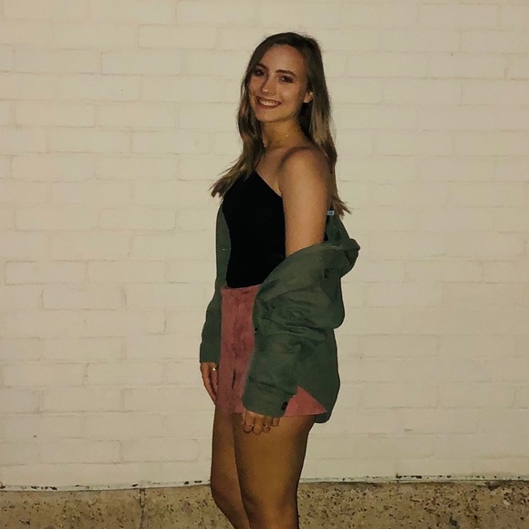 Profile Picture of Madison Housewright (@madisonhousewri) on Poshmark