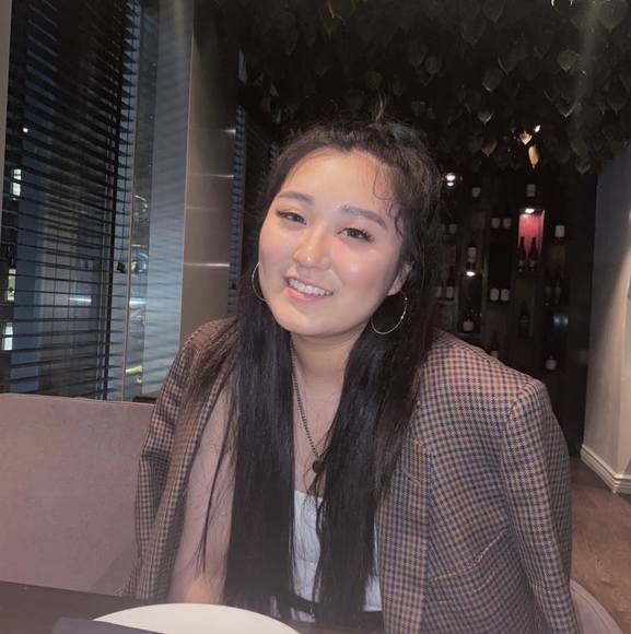 Profile Picture of Eunhee Kim (@eunheephant) on Poshmark