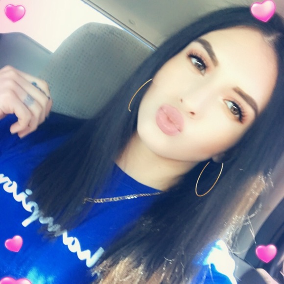 Yasmine Sieler - Poshmark Profile Picture of Yasmine Sieler (@yasminenirvana) on Poshmark