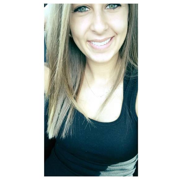 Profile Picture of Gabby Scalora (@gscalora) on Poshmark