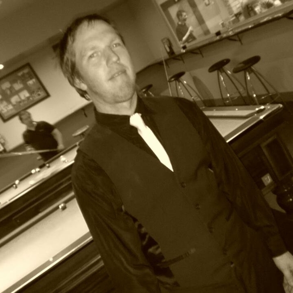 Profile Picture of Gordon Smith (@gdogg1977) on Poshmark