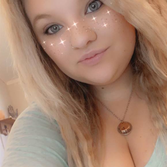 Profile Picture of Kelsey Sprowl (@kelseysprowl) on Poshmark