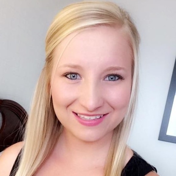 Profile Picture of Ashley Kerns (@ashk247) on Poshmark