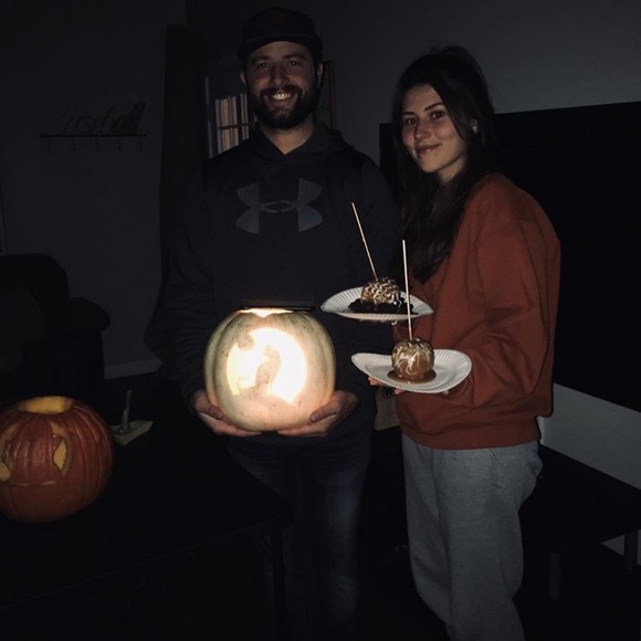 Profile Picture of Victoria Pinkston (@victoriapinksto) on Poshmark