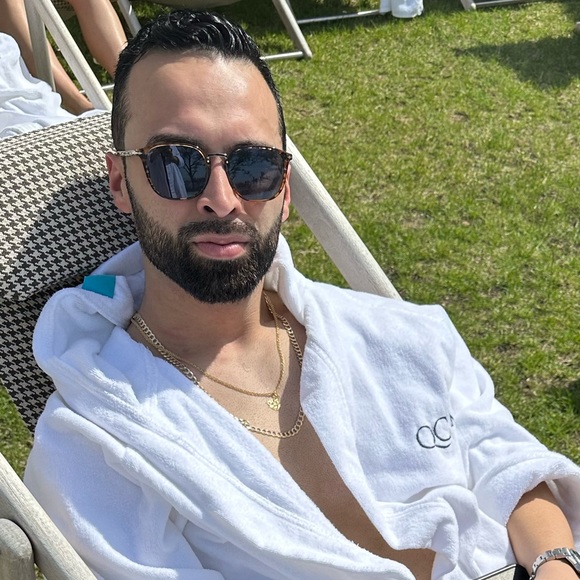 Profile Picture of Feizz Afsari (@feizz_afsari) on Poshmark