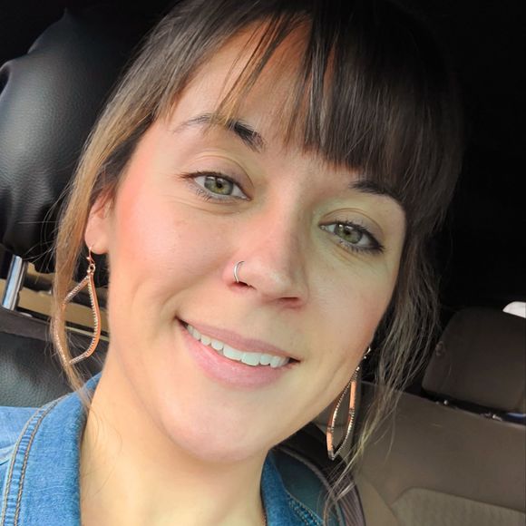 Profile Picture of Molly Sidelinger (@bestmommy207) on Poshmark