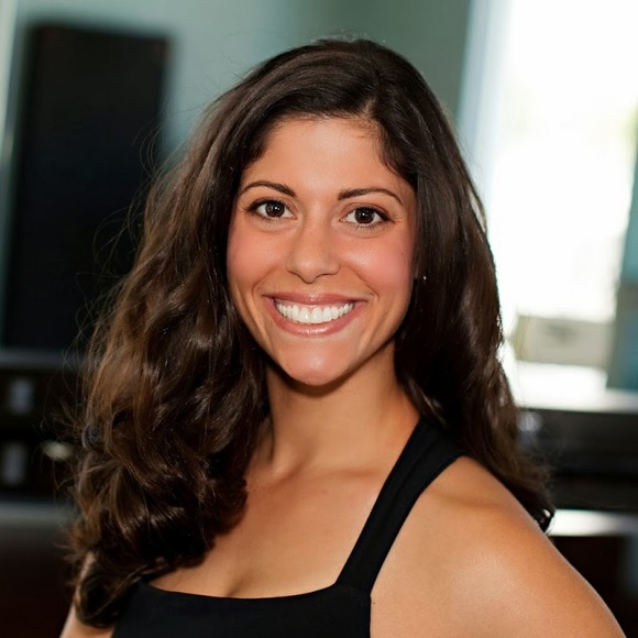 Profile Picture of Andrea Hansen (@andreahansen82) on Poshmark