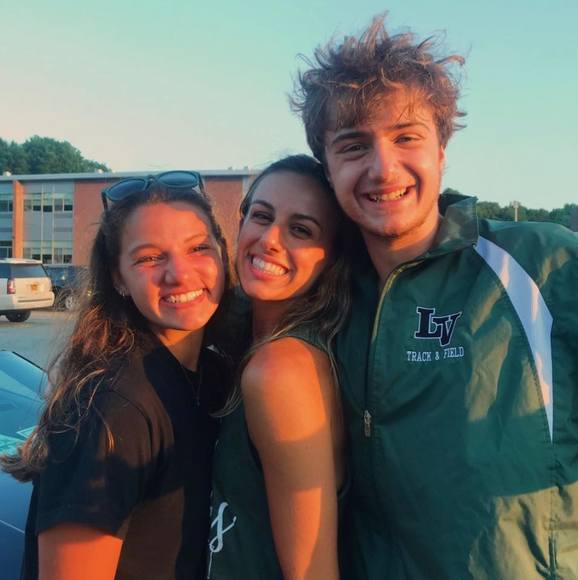 Profile Picture of Athena Rose (@missathenarose) on Poshmark