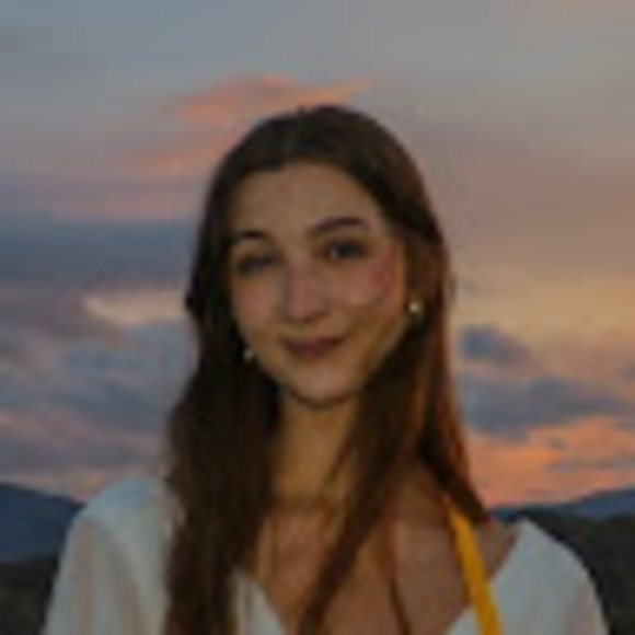 Profile Picture of Zoe Volmer (@zvolmer6) on Poshmark
